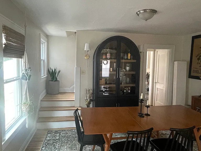 142 W California Ave — Photo 2