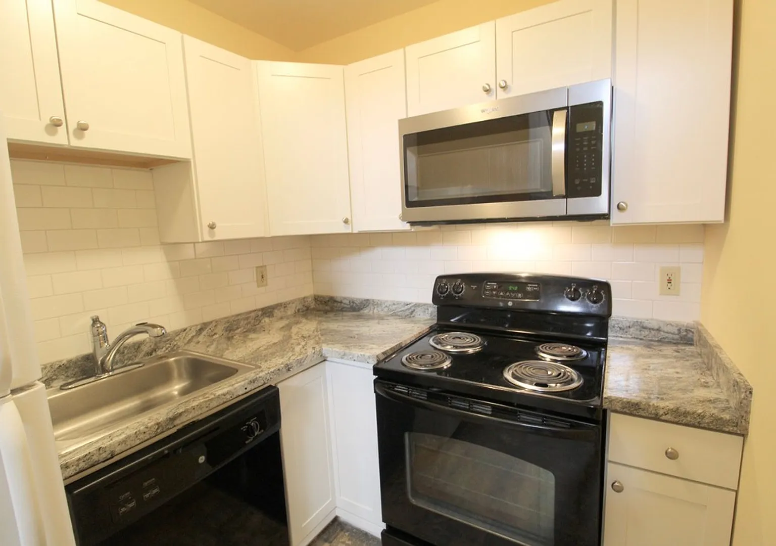 Camden Townhomes 1352 — Photo 4