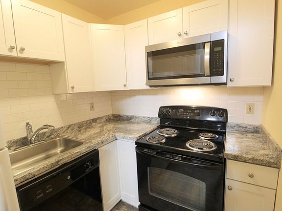 4th image of 1352 Bradley Dr #4B-2Ba