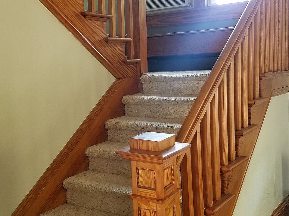 Entry room