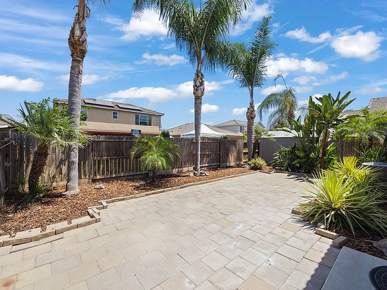 1428 N Leila St — Photo 4
