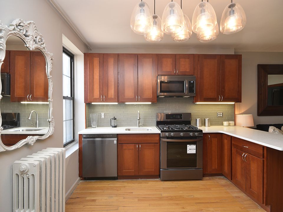 1st image of 243 Saint James Pl APT 3