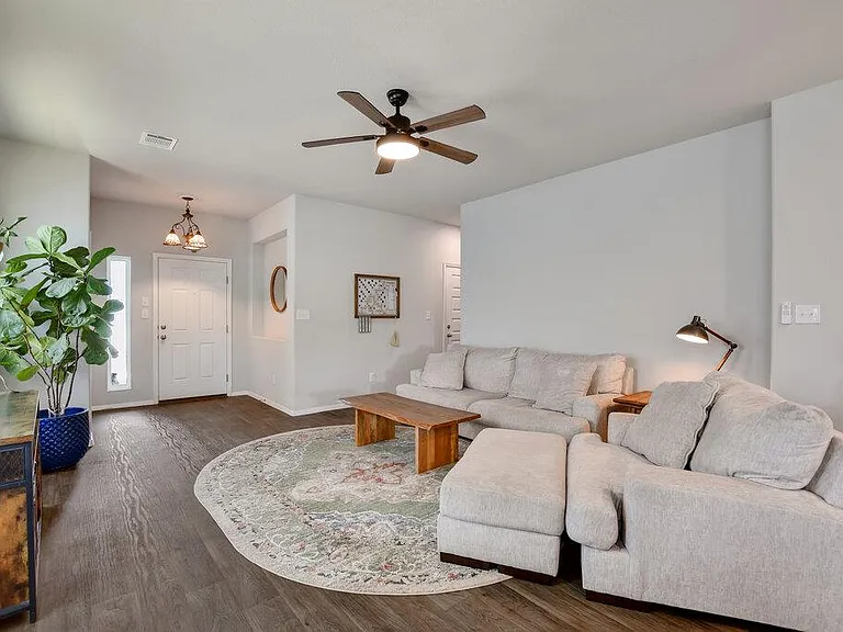 121 Bent Creek Ln — Photo 5