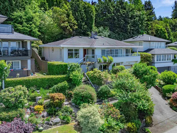 870 Leyland St, West Vancouver, BC V7T 2L4