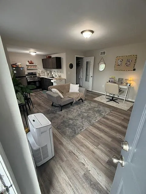 2 bed, 1.0 bath, 950 sqft, $1,100 — Photo 4