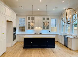 11 Hackberry Ln, Houston, TX 77027