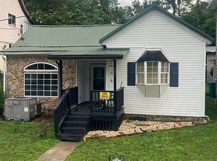 221 Birch St, Gassaway, WV 26624