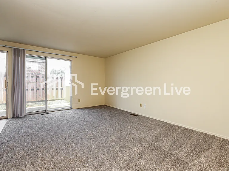 7566 Mount Hood Dr — Photo 10