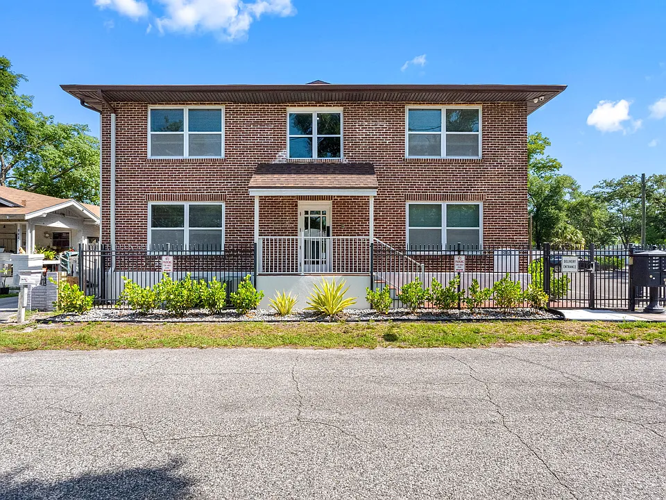 306 E Selma Ave #204
