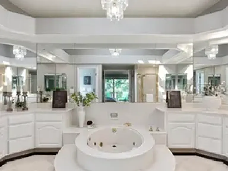 Master suite - bathroom