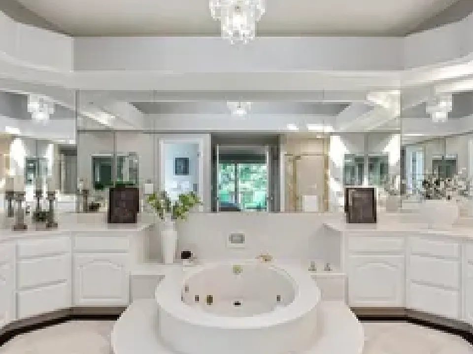 417 Honeysuckle Ln