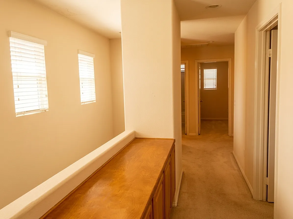 3 bed, 2.5 bath, 2588 sqft, $5,000 — Photo 4