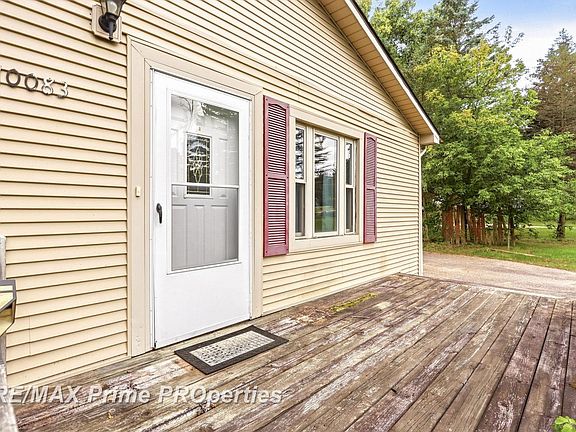 5th image of 10083 Lewis Rd