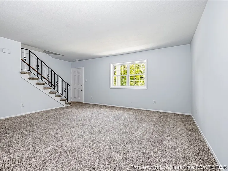 2326 Barrington Cir — Photo 10
