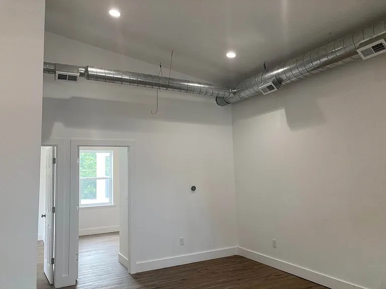 104 E Maple St #5 — Photo 10
