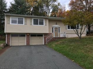 6 Comfort Ct, Randolph, NJ 07869