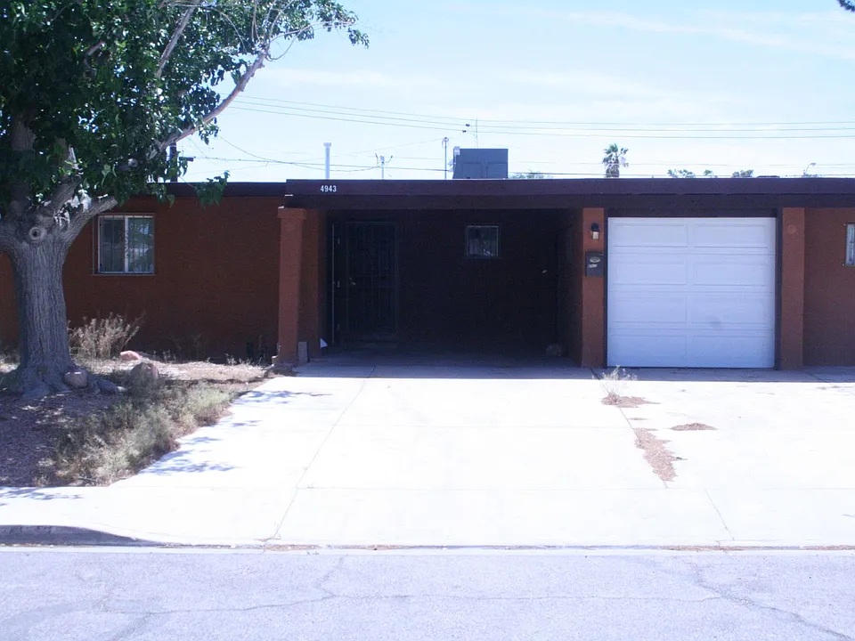 4943 Lana Dr