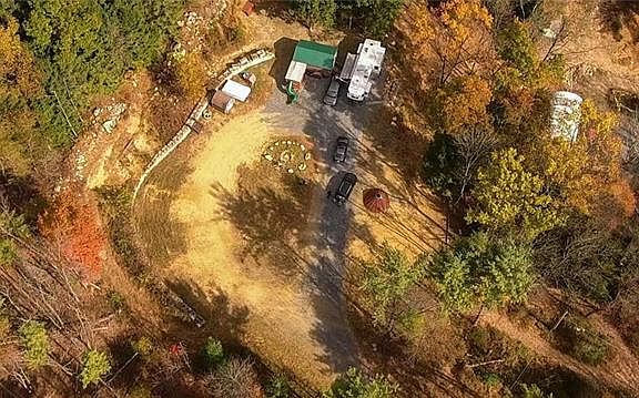 2nd image of 183 Buskirk Ln
