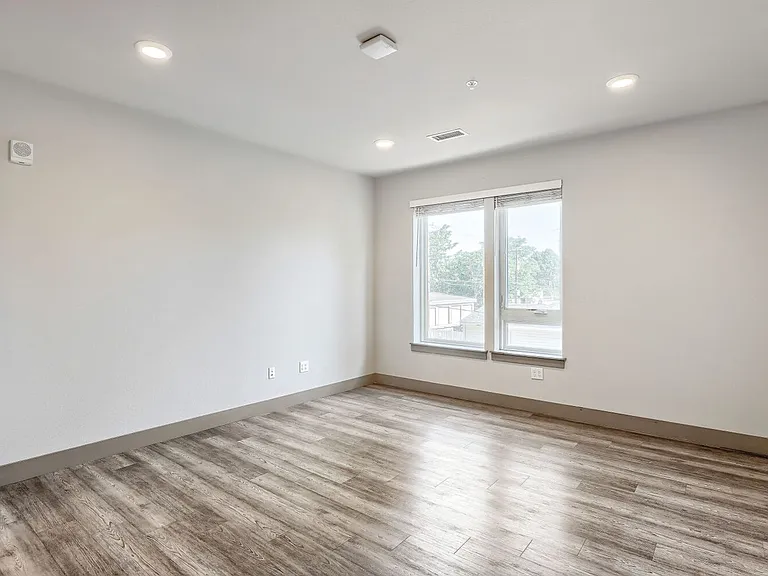 4923 King St — Photo 103