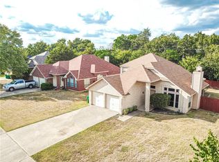 818 Clover Hill Ln, Cedar Hill, TX 75104