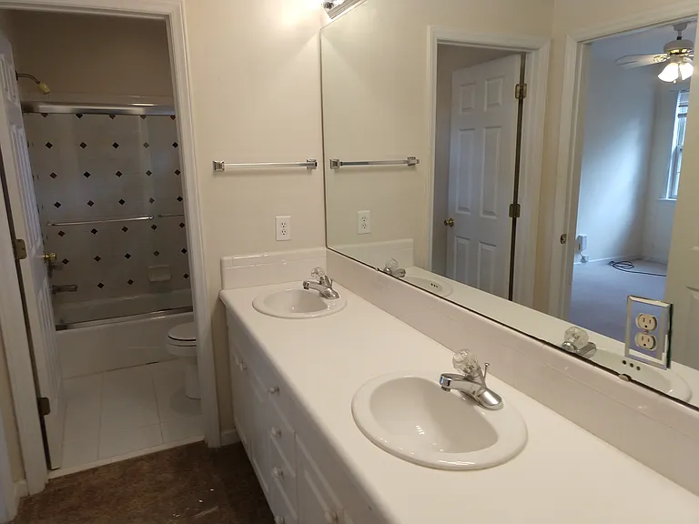 136 Trafalgar Ln — Photo 15