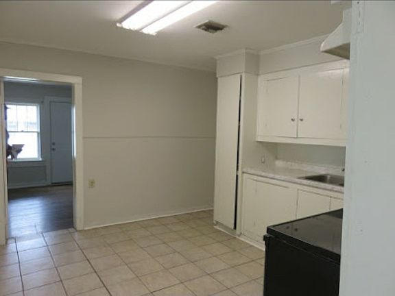 3rd image of 223 Sampson Ave