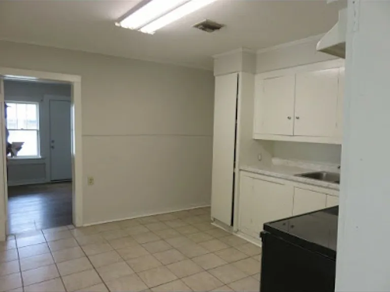 223 Sampson Ave — Photo 3
