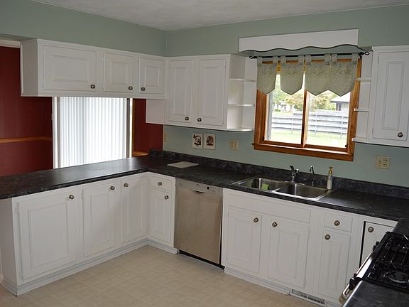 3rd image of 91 Helen St