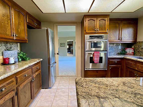 4th image of 1195 Foxenwood Dr
