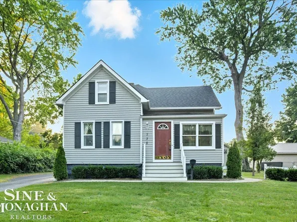 738 N 9th St, Saint Clair, MI 48079