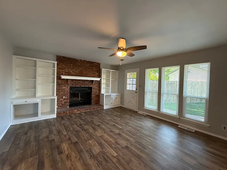 137 E K Pl — Photo 15