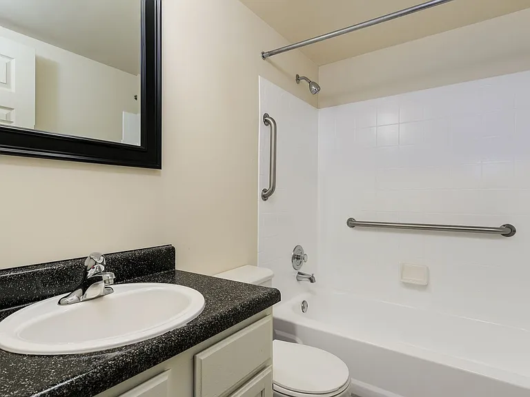 Southfield Apartments — Photo 8
