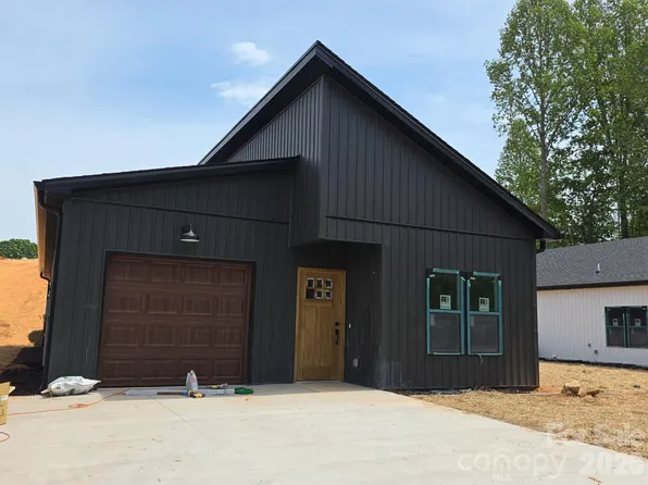 917 Overlook Dr SW #6, Lenoir, NC 28645