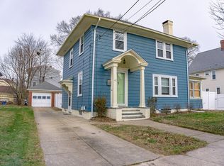 43 Oakland Ave, Cranston, RI 02910