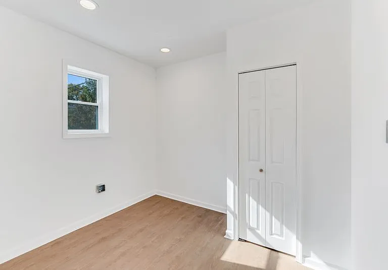 308 W Queen Ln #A06 — Photo 12