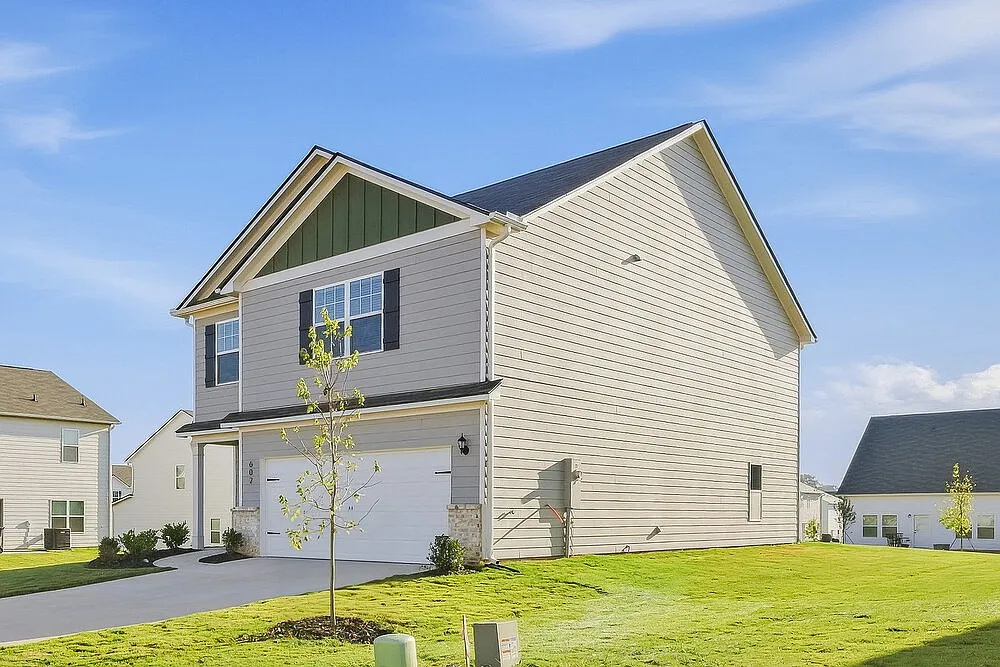 4 bed, 2.5 bath, 2384 sqft, $2,460 — Photo 4