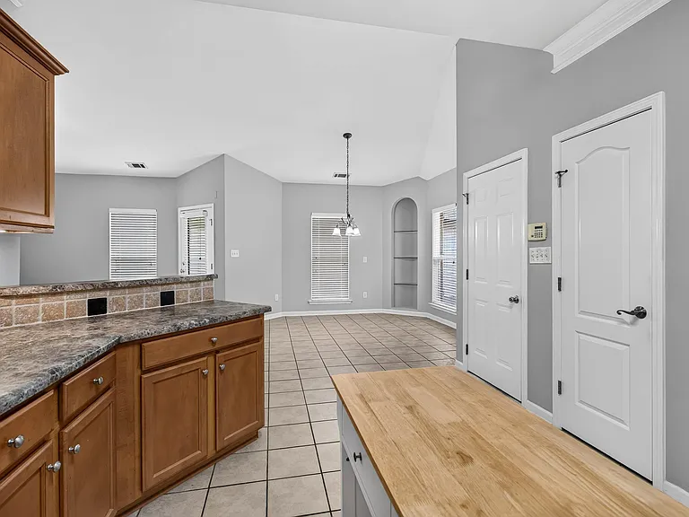 5317 Cottage Cir — Photo 14