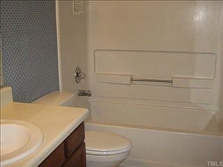 4th image of 802 Gatehouse Ln