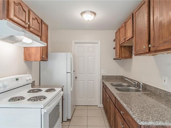 5th image of 716 Cornelia Ct