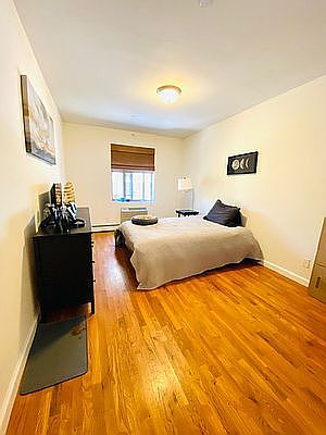 5th image of 2916 Newtown Ave APT 3F