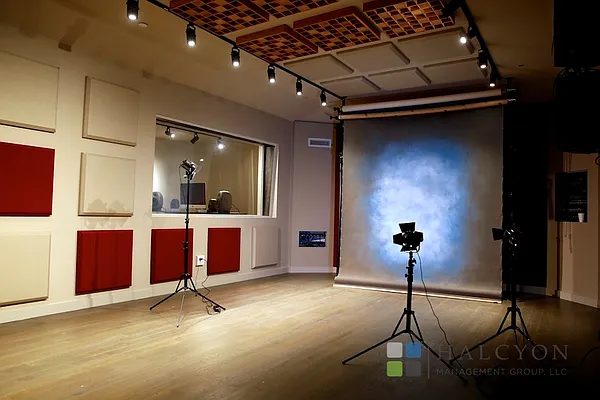 Rented by Halcyon Management Group LLC | media 44