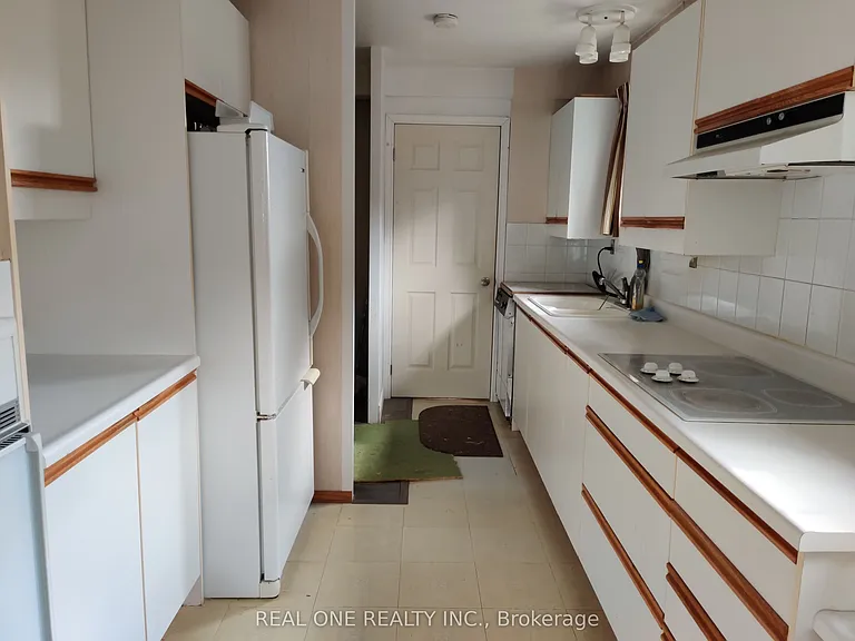 9 Lisburn Cres #UPPER — Photo 25