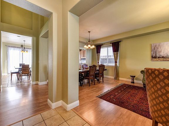 3rd image of 733 Coibion Ct