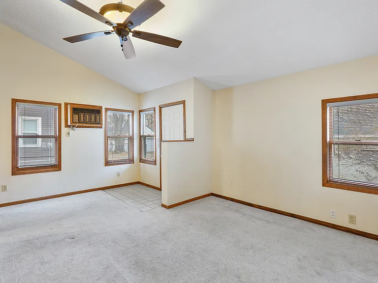 2943 Washburn Ave N — Photo 27