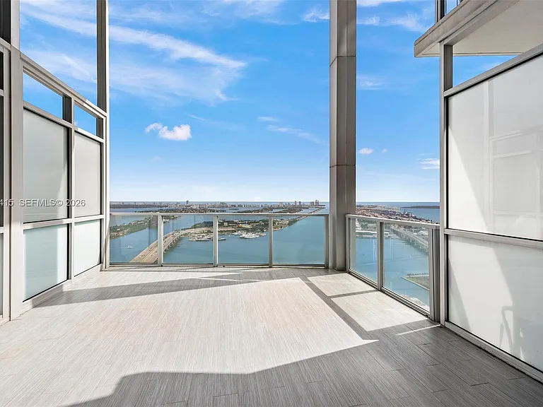 1100 Biscayne Blvd #5705 — Photo 28