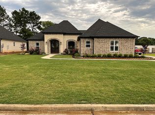 1822 Razorback Dr, Texarkana, AR 71854