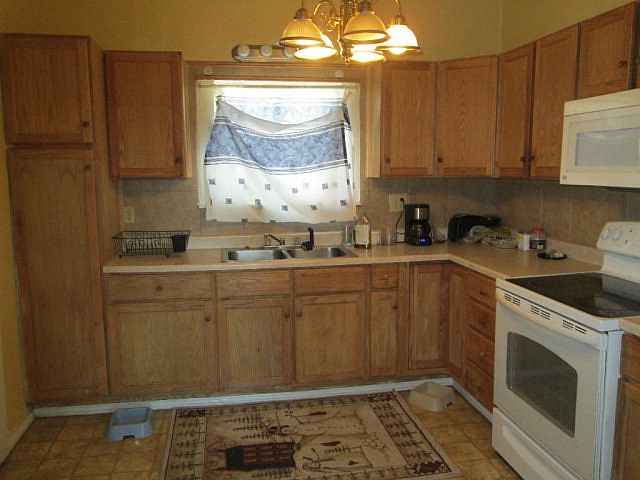 2nd image of 1204 Center St