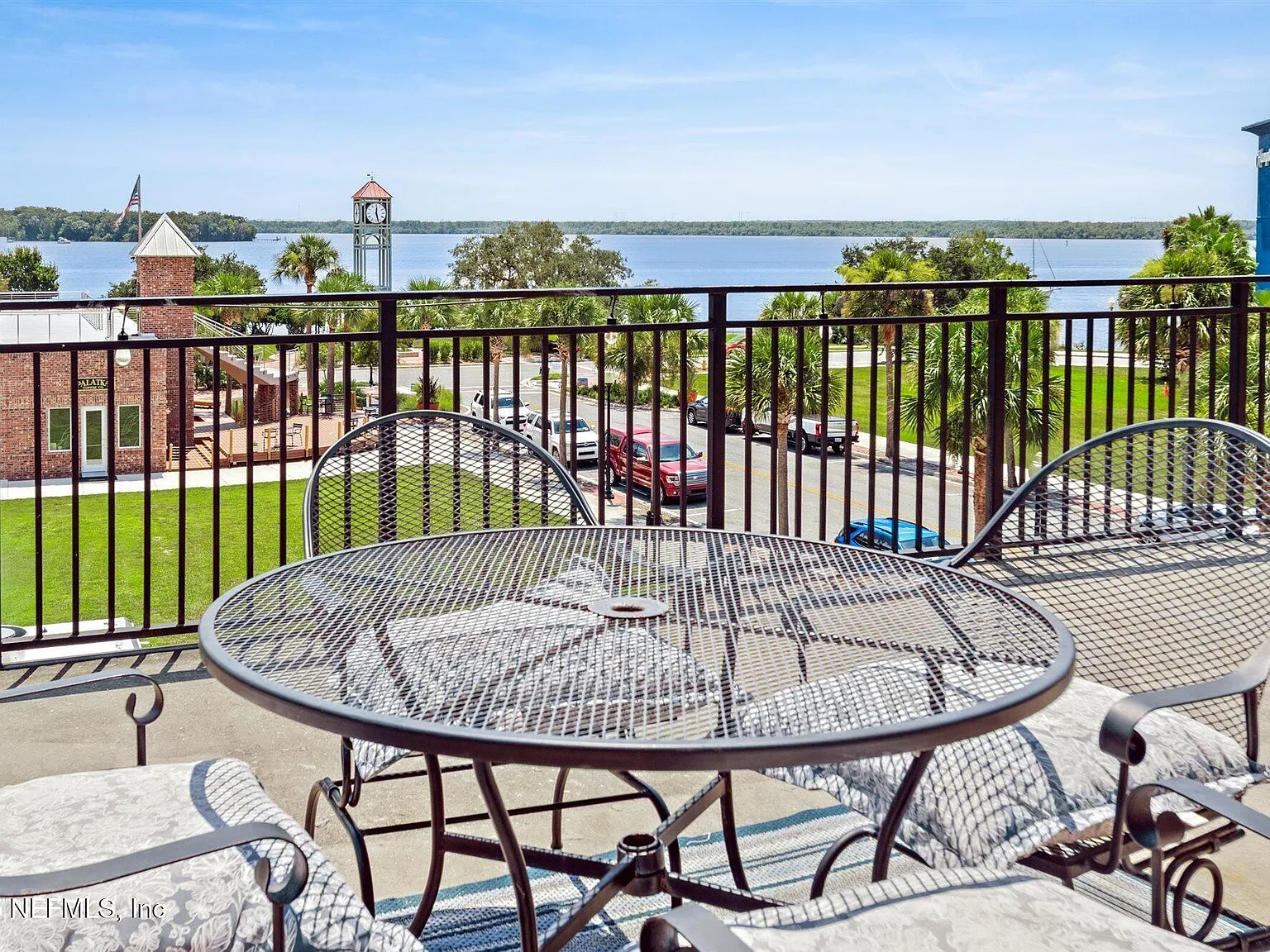 2 bed, 2.0 bath, 924 sqft, $1,650 — Photo 2