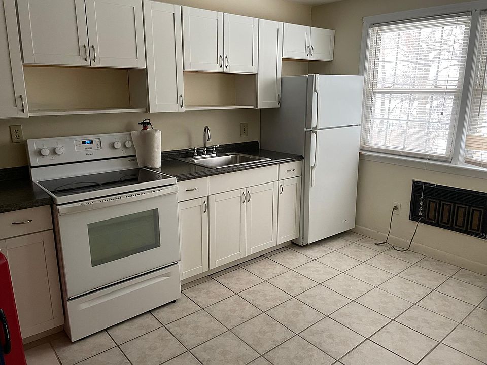 1st image of 40 Danbury Dr APT 17