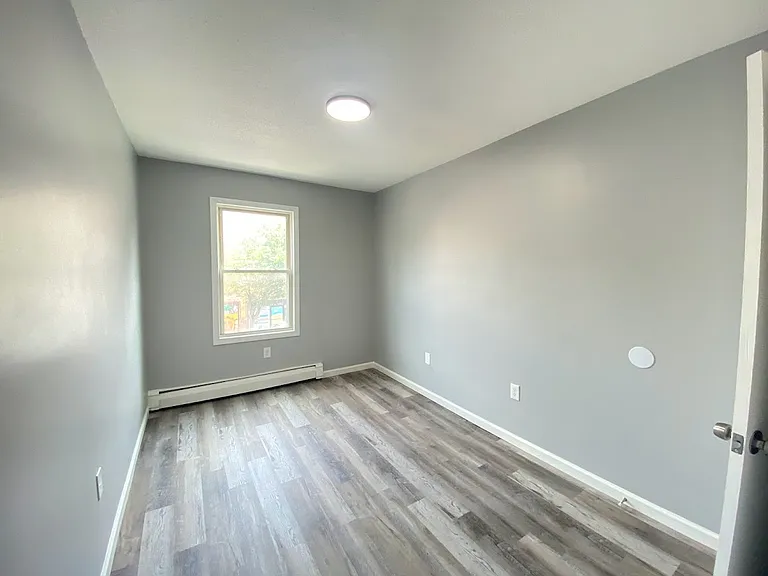 50 Springfield St #2R — Photo 7